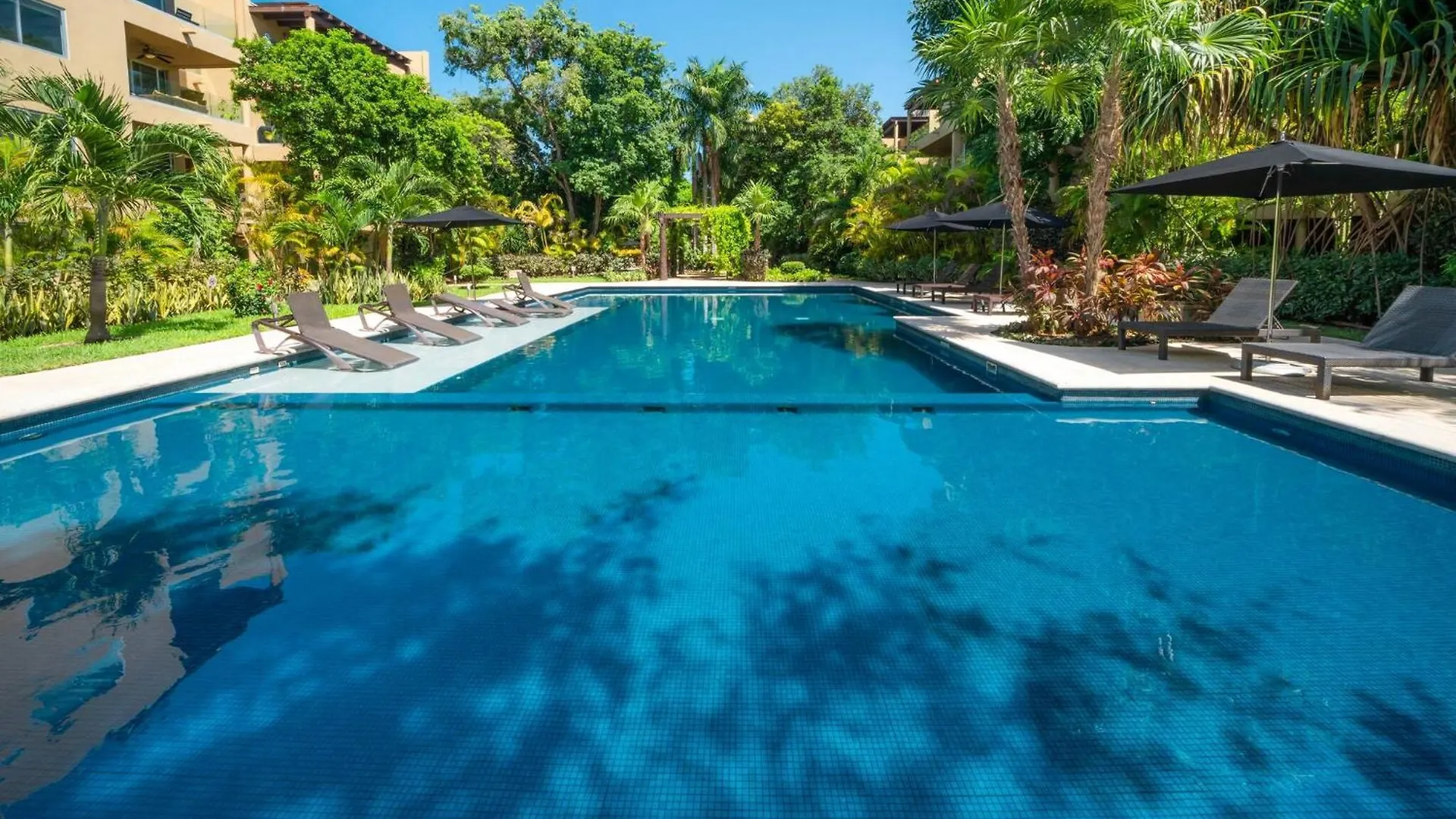 2 Bedroom Condo With 4 Pools & Gym - Vaiven 124 - Playacar بلايا ديل كارمن شقة
