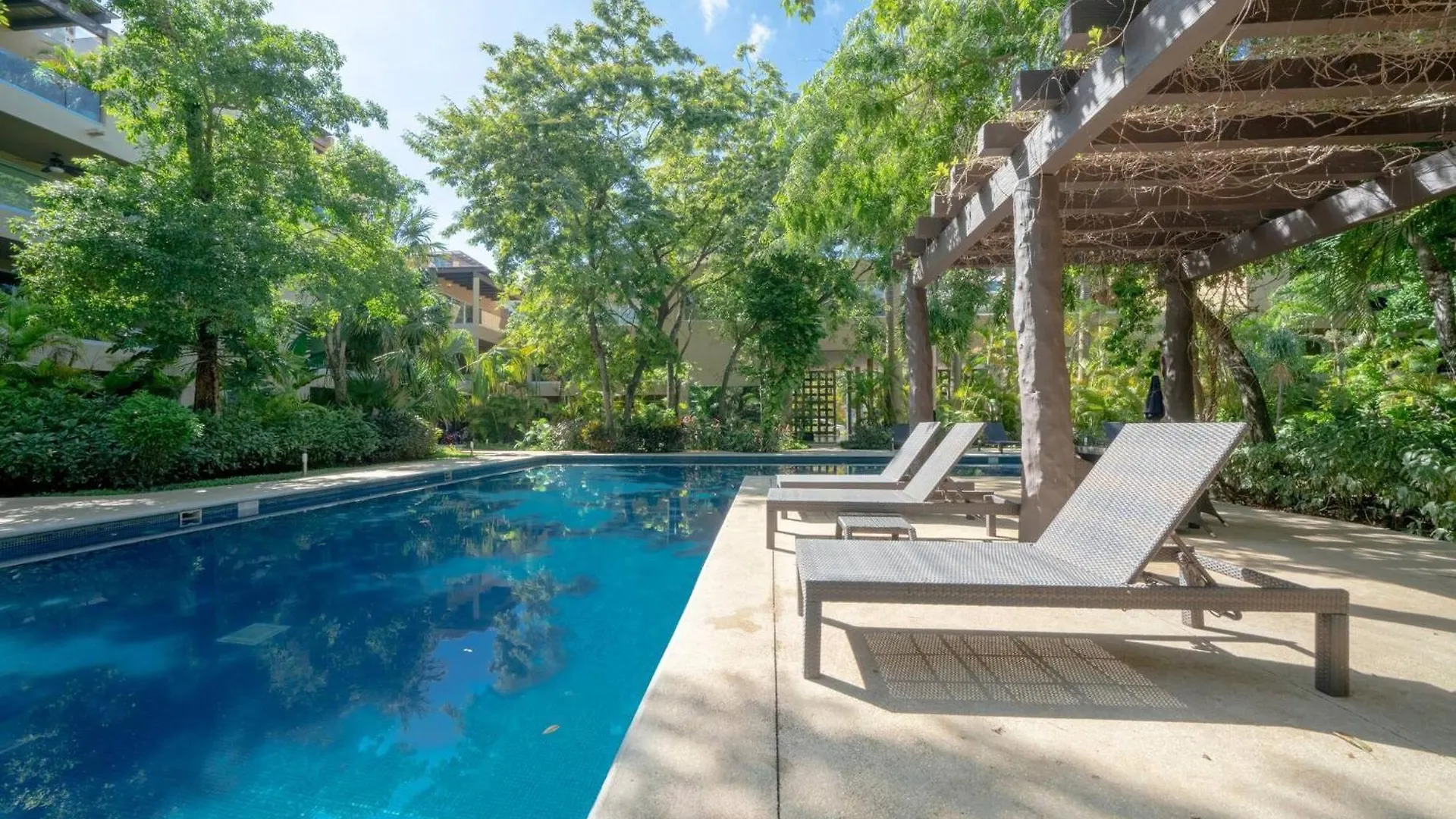 2 Bedroom Condo With 4 Pools & Gym - Vaiven 124 - Playacar Playa del Carmen Meksyk