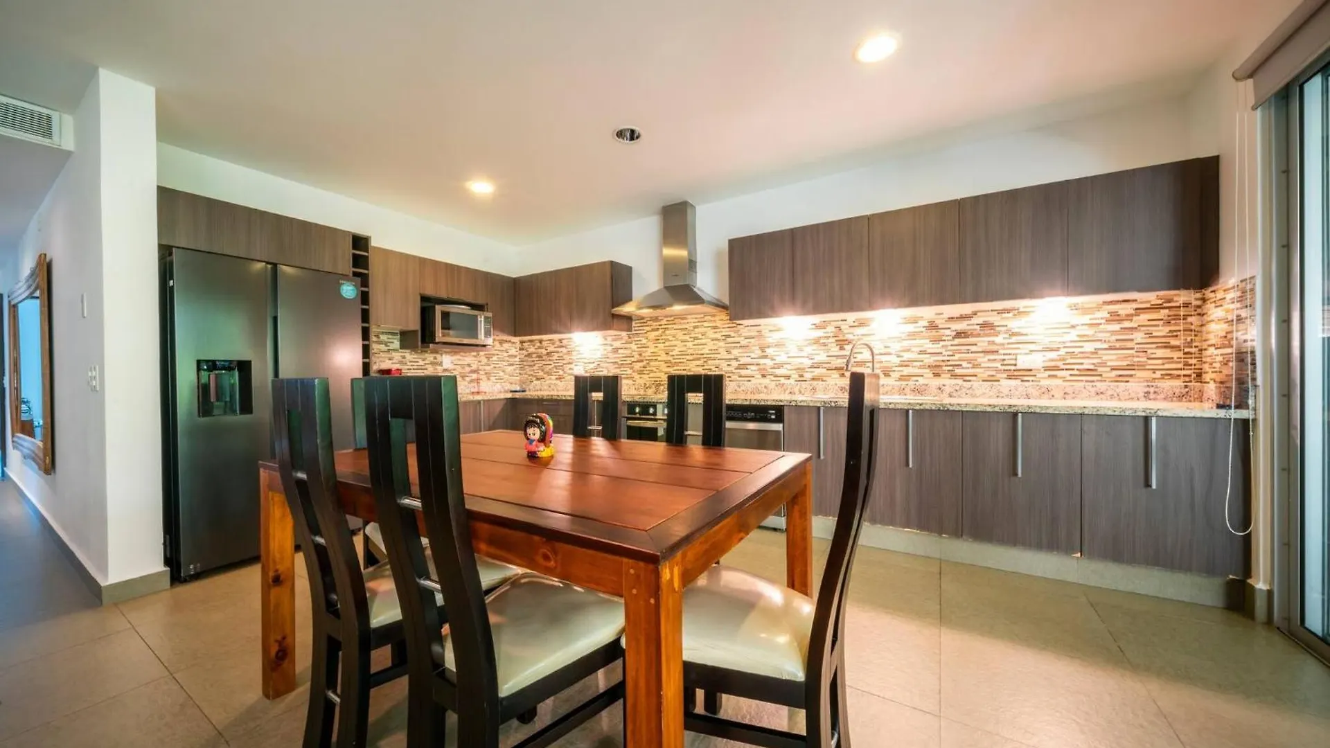 2 Bedroom Condo With 4 Pools & Gym - Vaiven 124 - Playacar Playa del Carmen 0*,  Meksyk