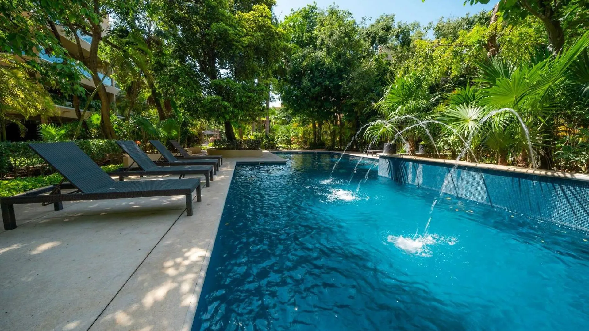 2 Bedroom Condo With 4 Pools & Gym - Vaiven 124 - Playacar Playa del Carmen 0*,  Meksyk